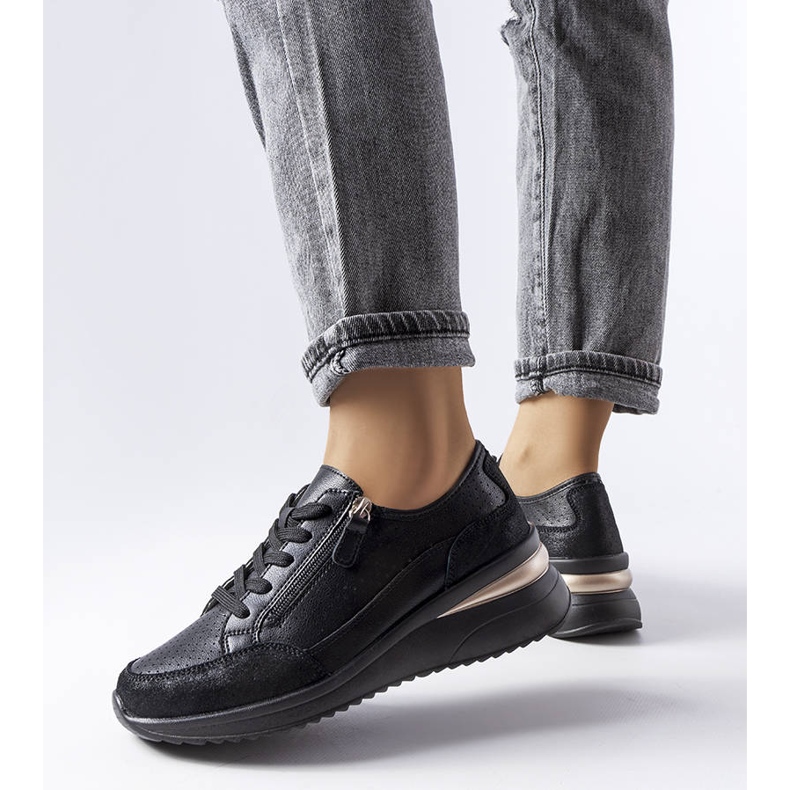 Schwarze durchbrochene Lederschuhe von Fleur 2