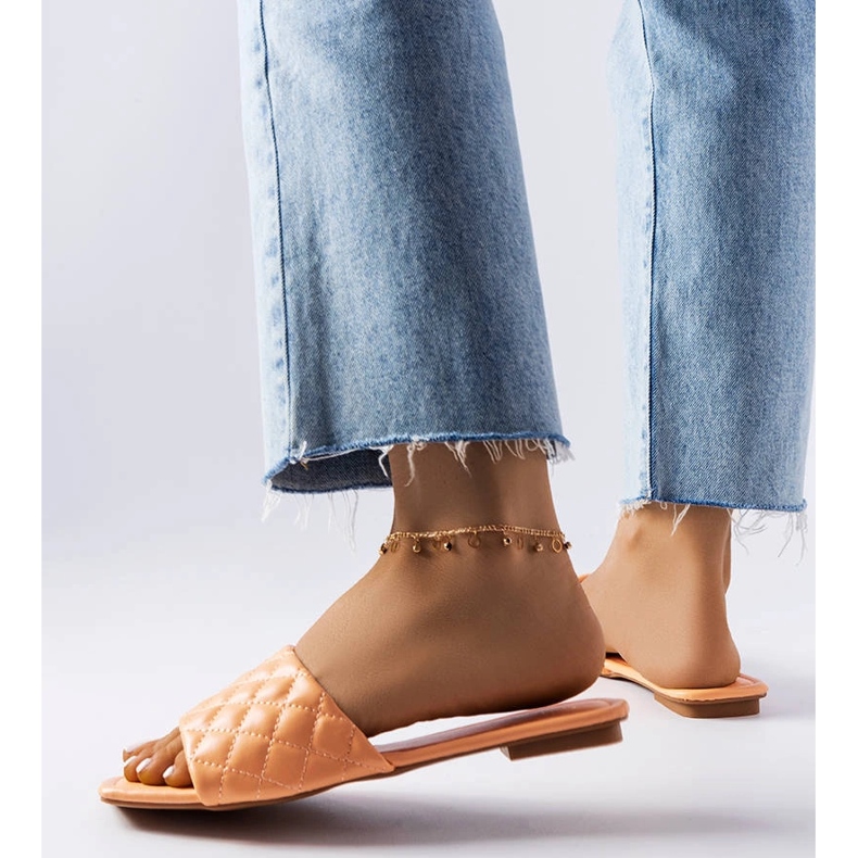 Orangefarbene Stepphausschuhe von Labrie 2