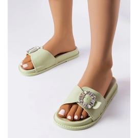 Grüne Folien, verziert mit Griegsvei-Zirkonen 1