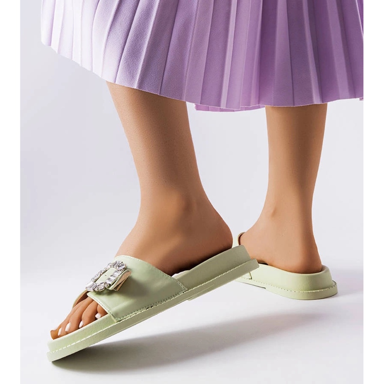 Grüne Folien, verziert mit Griegsvei-Zirkonen 2