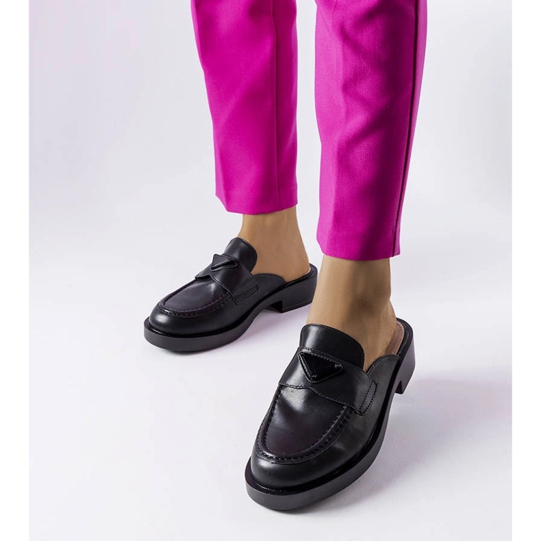 Schwarze Pantoletten mit integrierter Spitze von Berkshire 1