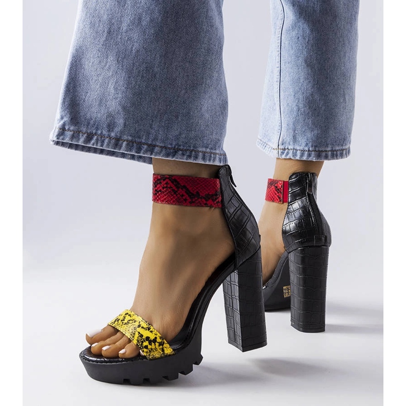 Gelbe Sandalen mit Schlangenmuster von Knoxville 1