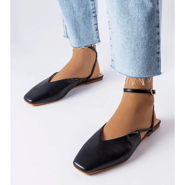 Schwarze geschlossene Sandalen 1