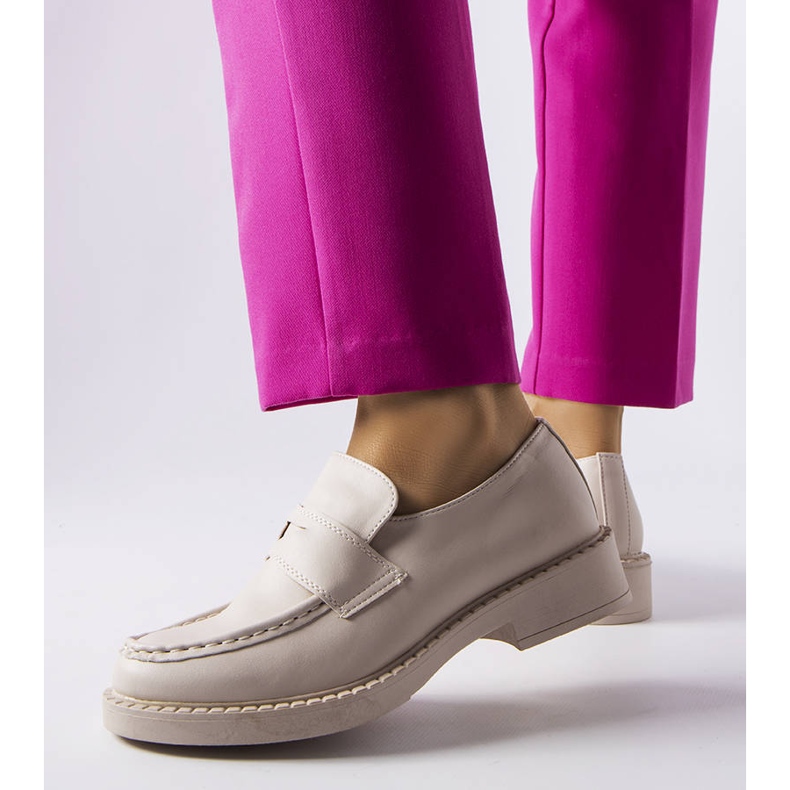 Beigefarbene, elegante Loafer von Élodie 1