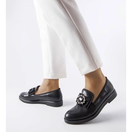 Schwarze Brogues mit der Béland-Applikation 1