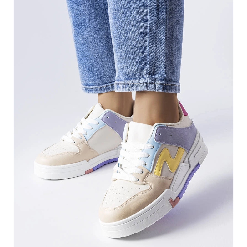 Beige Stiefel mit dickerer Sohle von Harter 1