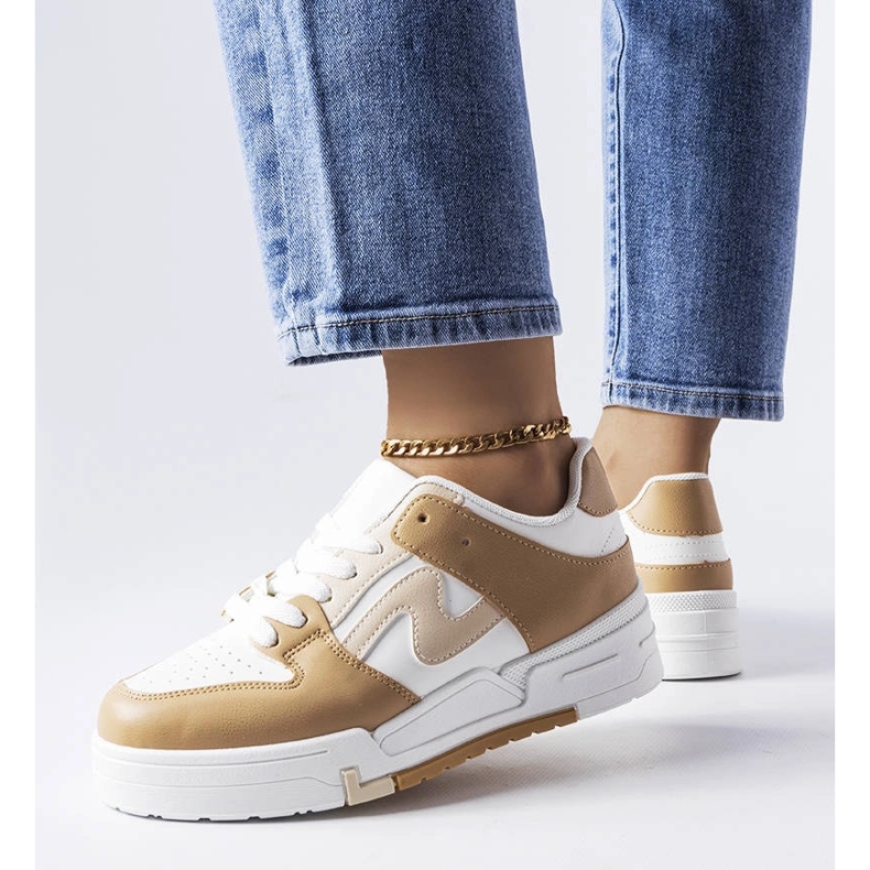 Braune Stiefel mit dickerer Sohle von Harter beige 1