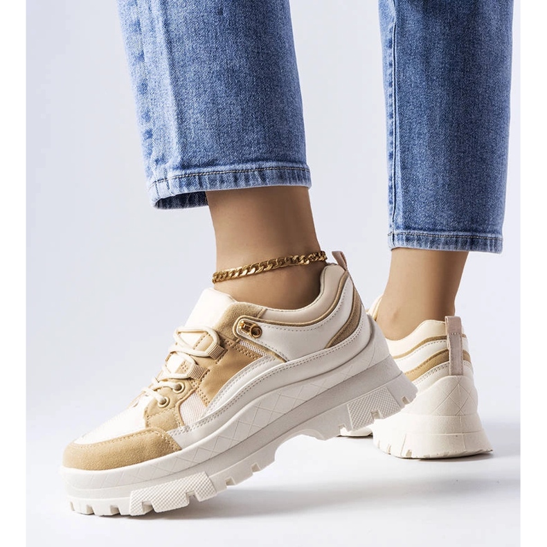 Über braune Schuhe mit niedriger Sohle und Protektor beige 1