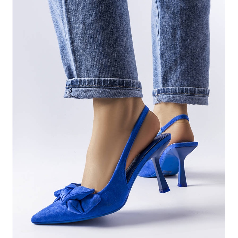 Blaue Pins mit Schleife von Olengo 1