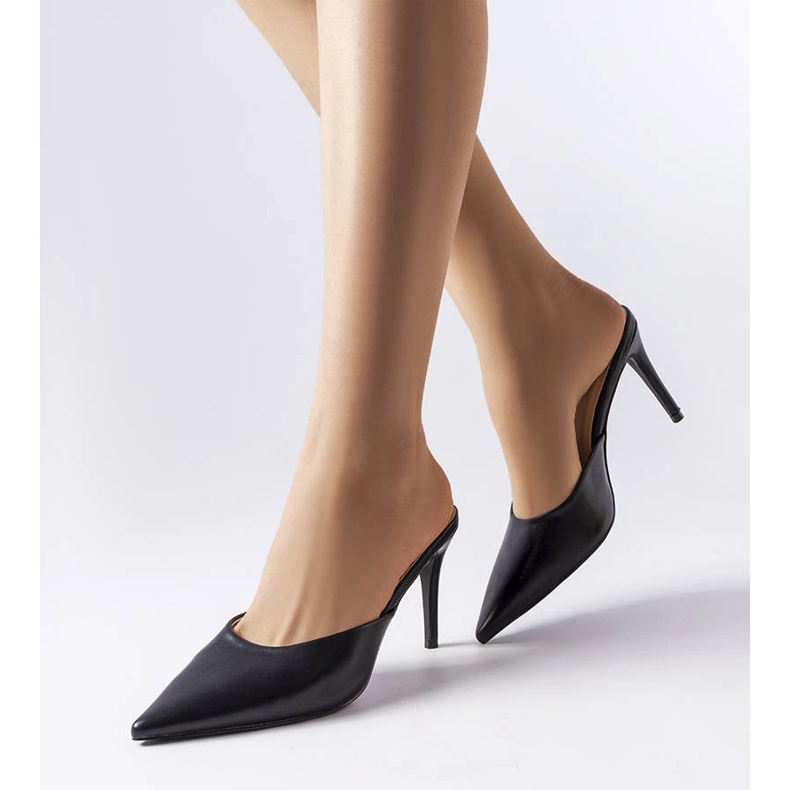 Pantoletten mit schwarzen Absätzen von Drainer 1