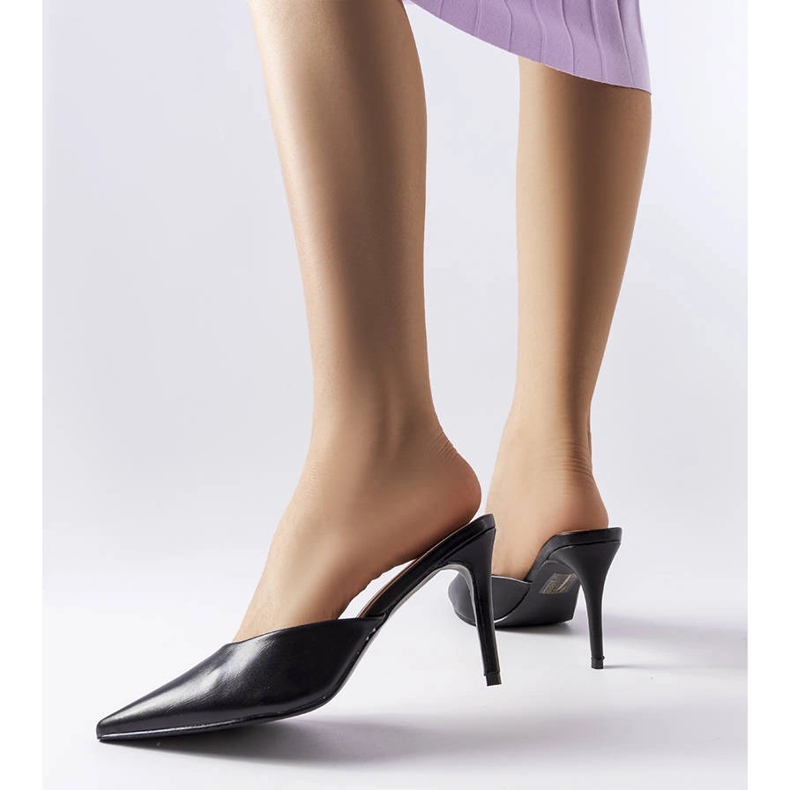 Pantoletten mit schwarzen Absätzen von Drainer 2