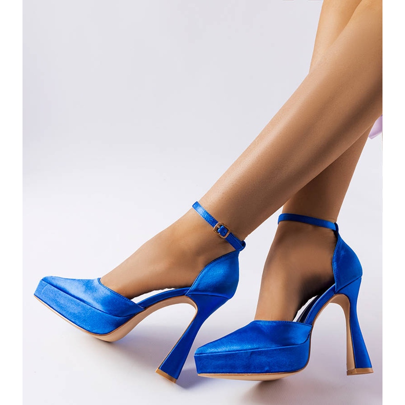 Blaue Pumps mit hohem Absatz von Lowell 1
