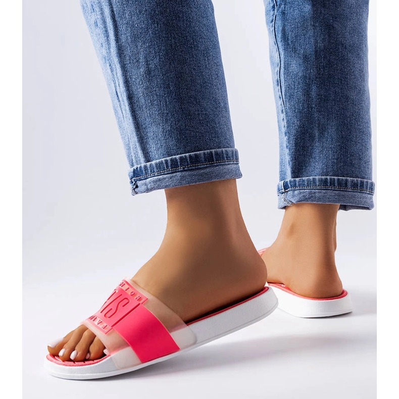 Rosafarbene Gummipantoffeln aus Paris 1