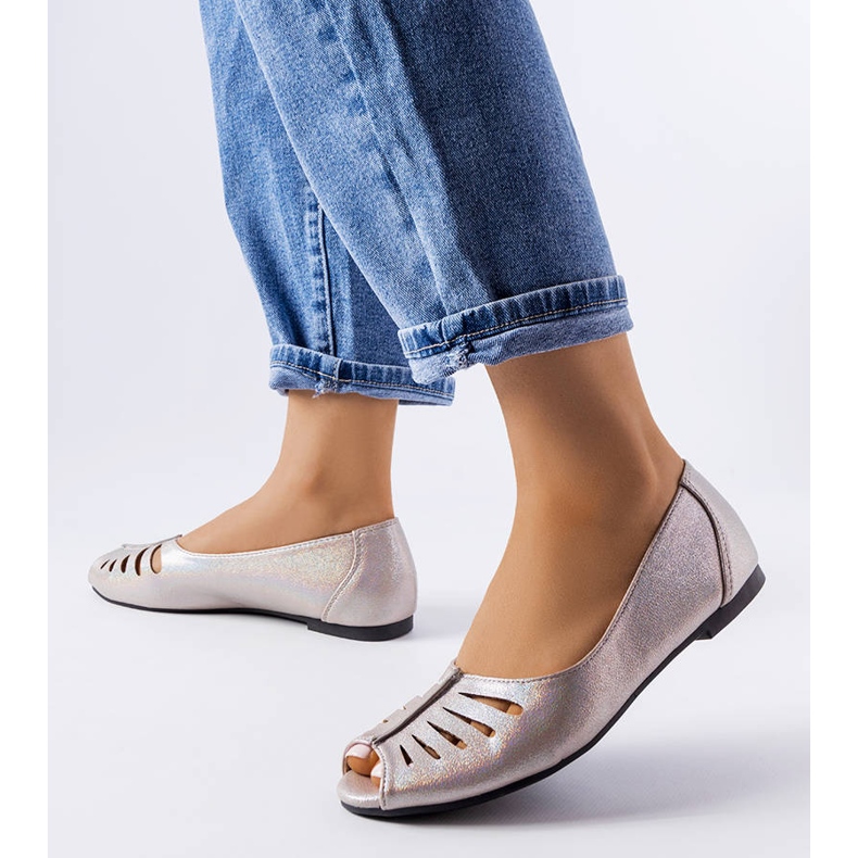 Ballerinas mit Cut-Outs in Silbermetallic von Fongemie silber- 1