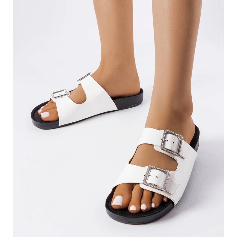 Weiß lackierte Hausschuhe mit Norcross-Schnallen 1