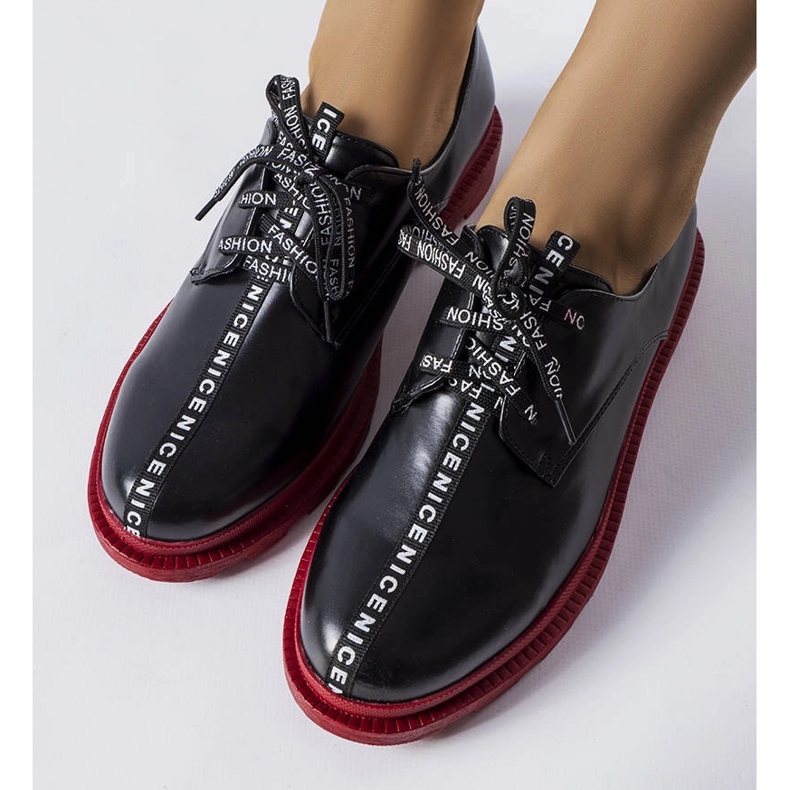 Schwarze Brogues mit Kontrastsohle von Hanifan 1