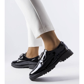 Schwarz lackierte Schuhe mit Jarisile-Schnalle 2