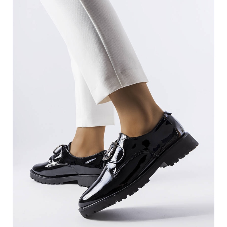 Schwarz lackierte Schuhe mit Jarisile-Schnalle 2