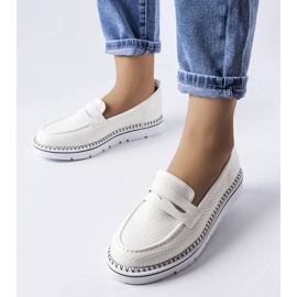 Weiße perforierte Schuhe von Bloomsburg 1