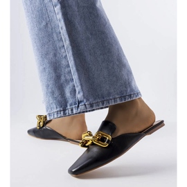 Schwarze Slider mit Hickory-Kette 1