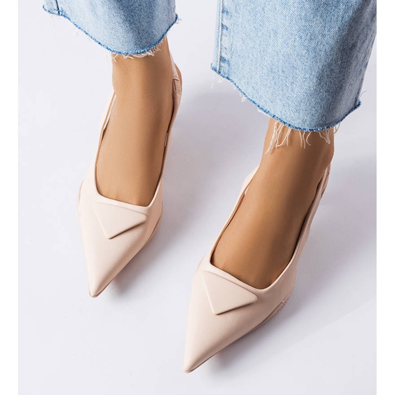 Beigefarbene Sandalen mit niedrigem Absatz von Gougeon 1