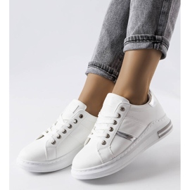 Weiße Sneaker mit Einsätzen von Deans 1