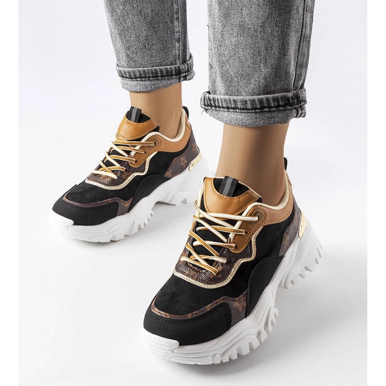 Schwarze Sneaker auf unregelmäßiger Sohle von Alta 1