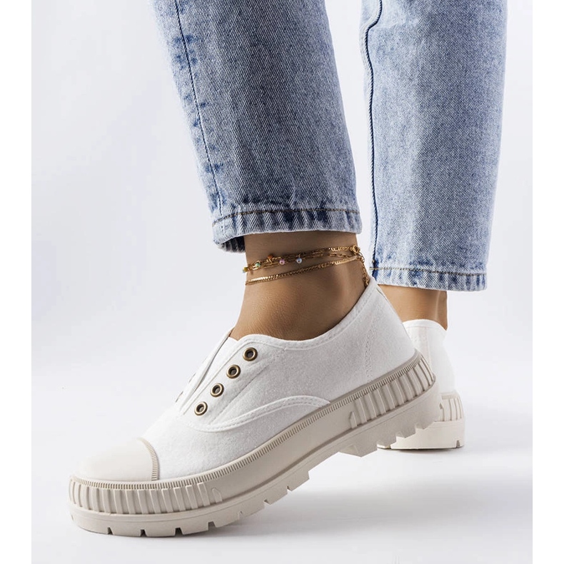 Weiße Turnschuhe von Walton 1