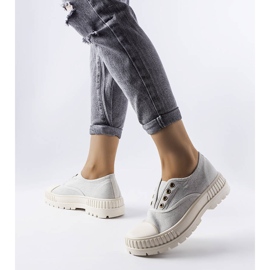 Graue elastische Turnschuhe von Walton 1