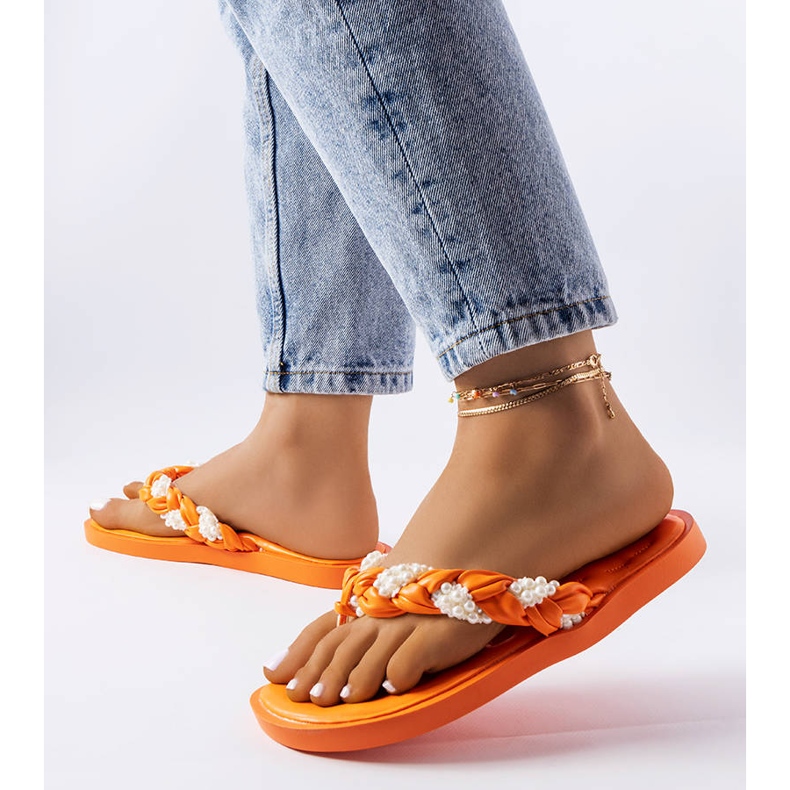 Orangefarbene Schieber mit Nadelperlen verziert 1