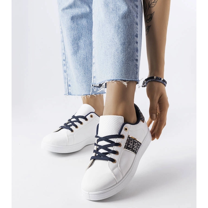 Inna Weiße Sneaker mit verziertem Obermaterial von Sauriol 1