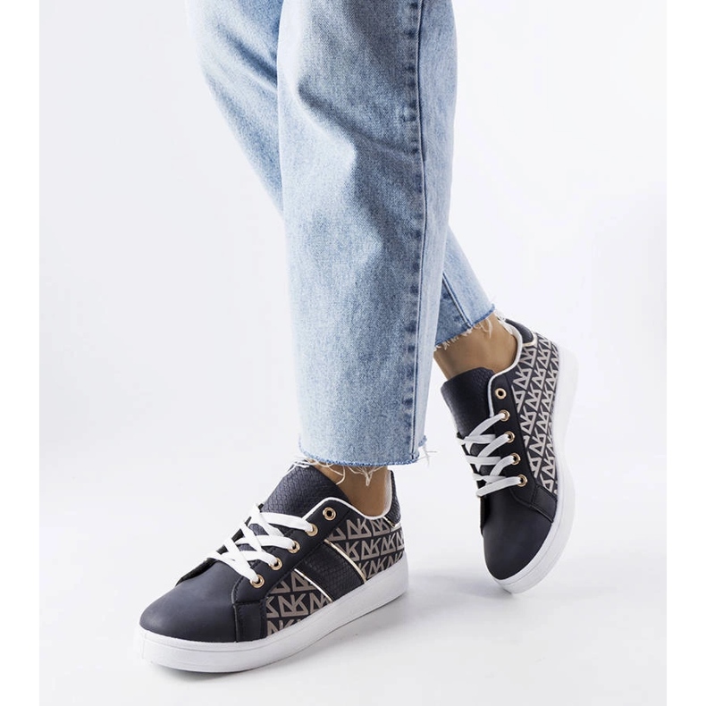 Inna Marineblaue Turnschuhe, verziert mit dem Bolduc-Monogramm 1