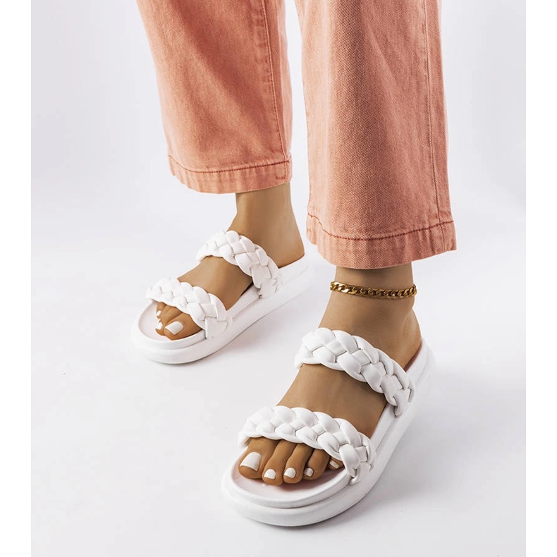 Angas weiße Hausschuhe 1