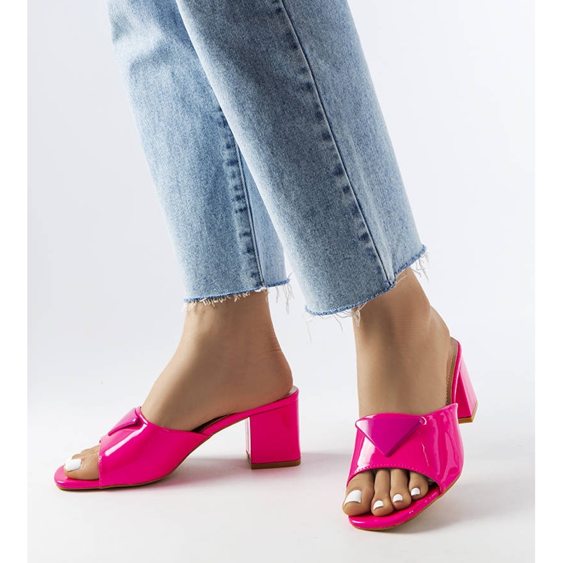 Rosa lackierte Astpfostenschieber 1