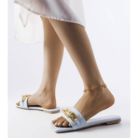 Blaue Pantoletten mit Kette von Cherell 2