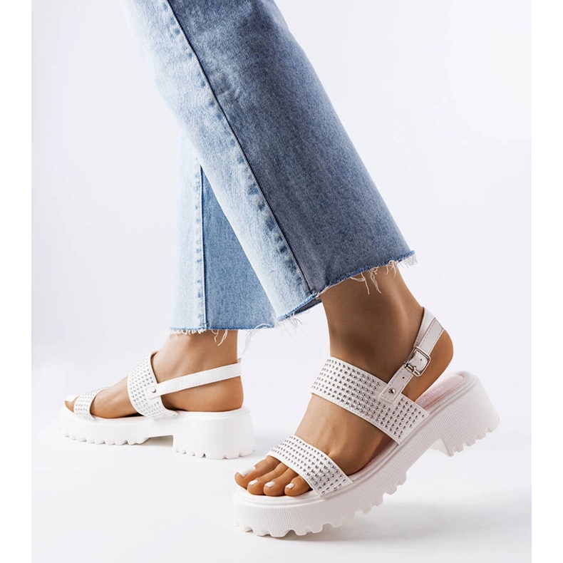 Weiße Sandalen mit Biloxi-Streifen verziert 1