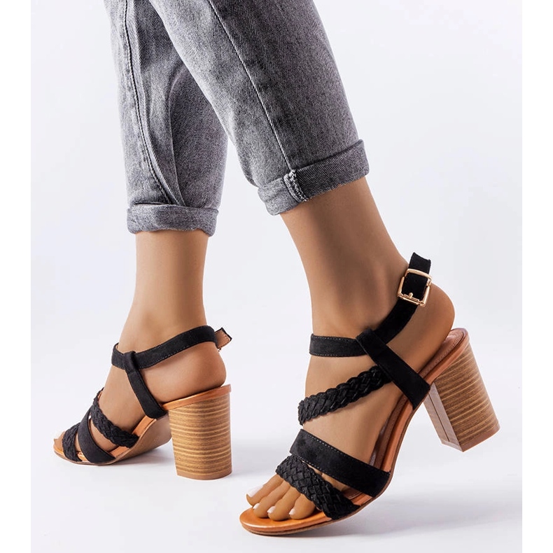 Evento Schwarze Sandalen mit geflochtenen Riemen von Octave 1