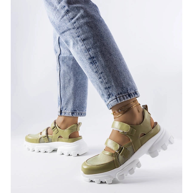 Grüne Sneaker auf massiver Sohle von Djurs 1