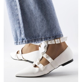 Weiße Ballerinas mit spektakulärem Blur-Verschluss 1