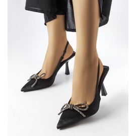 Schwarze Absätze mit Wildrose-Schleife 1