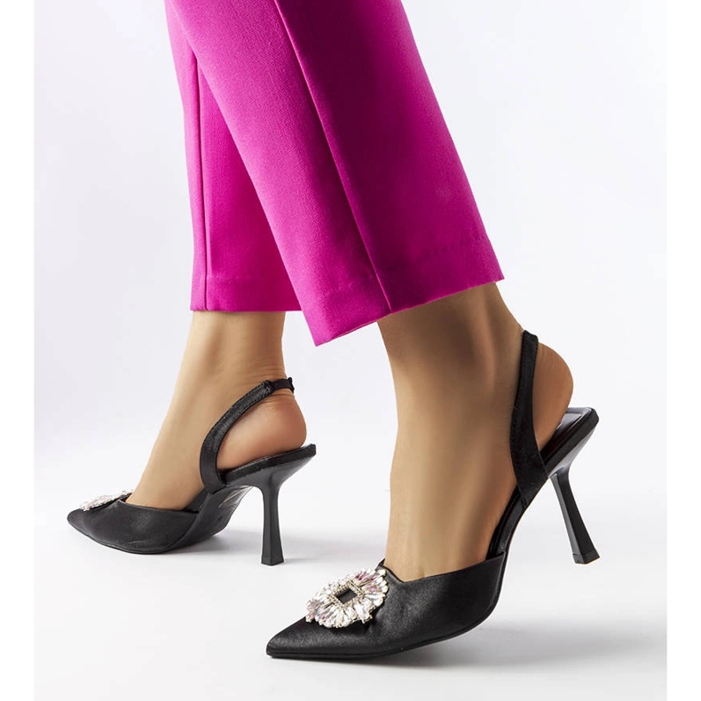 Schwarze Pumps von Dearborn mit Strasssteinen 1