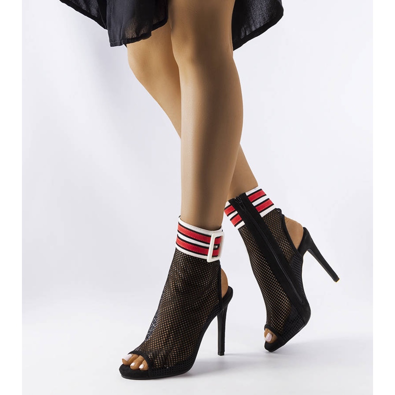 Schwarze Pins mit Mesh-Obermaterial von Glo 1