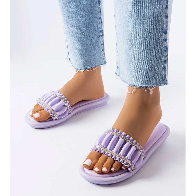 Lila Sandalen mit Zirkonias von Anapor violett 1