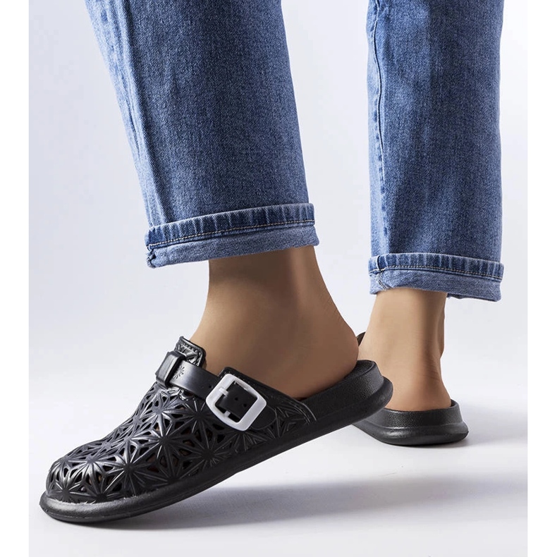 Schwarze, durchbrochene Gummi-Slider von Peverell 1