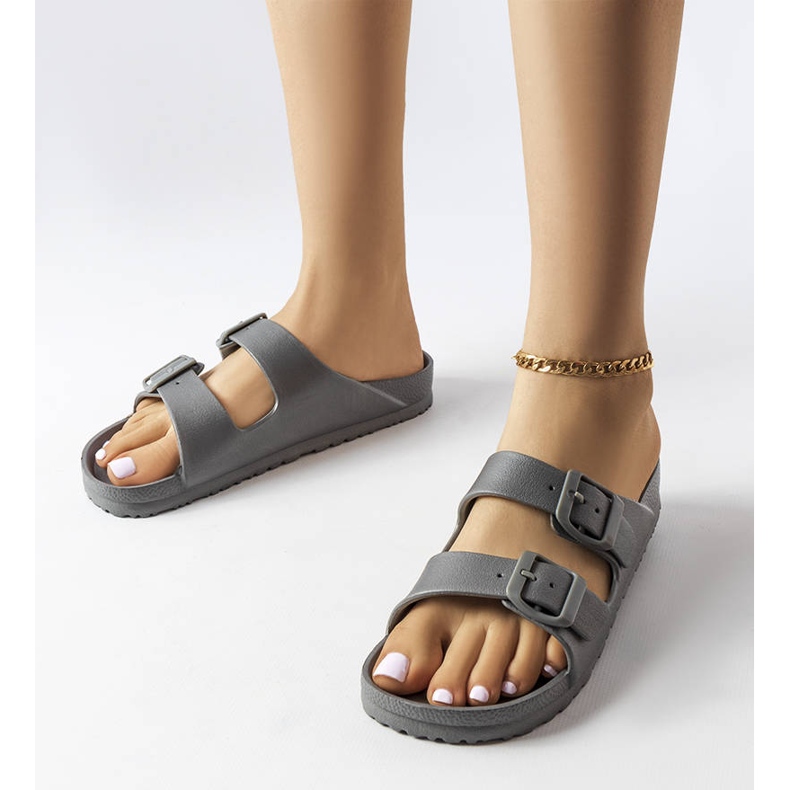 Graue Gummipantoffeln mit Schnallen von Eugene 1