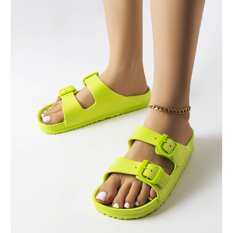 Grüne Gummipantoffeln mit Schnallen von Eugene 1