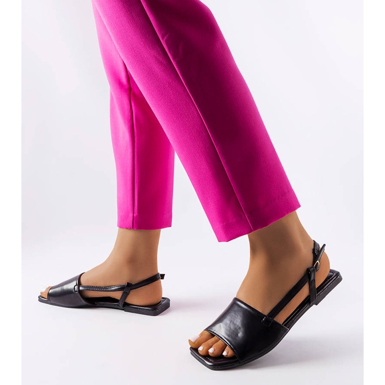 Schwarze Sandalen mit eckiger Zehenpartie von Locust 1