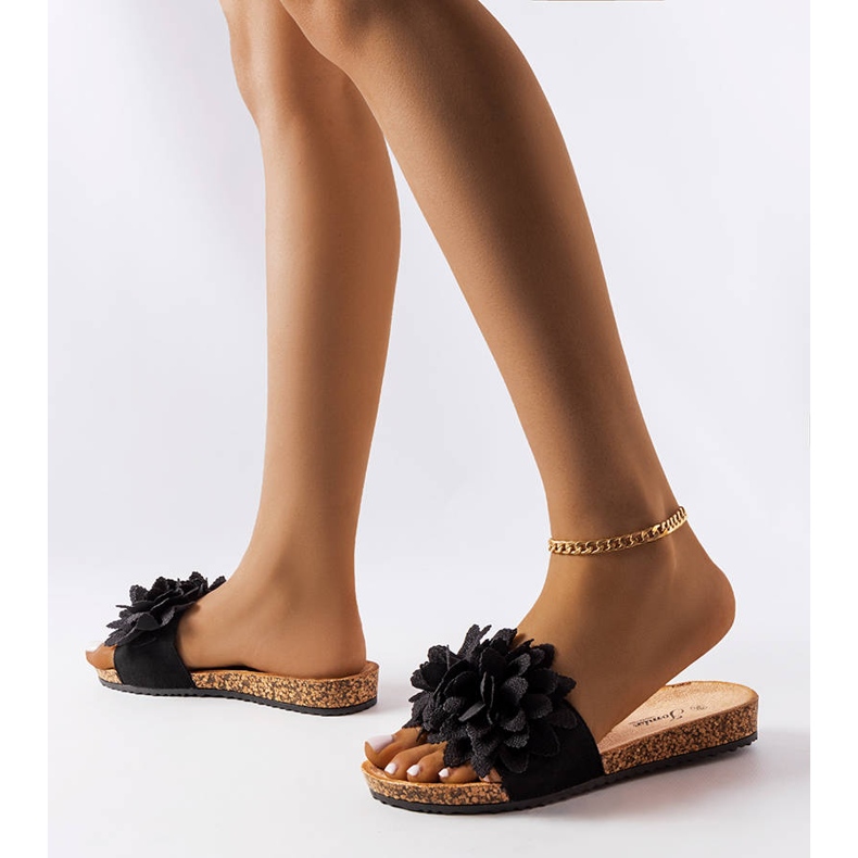 Schwarze Hausschuhe mit Blumen verziert 2