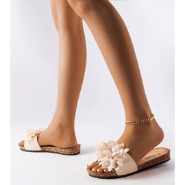 Beige Hausschuhe mit Farland-Blumen verziert 2