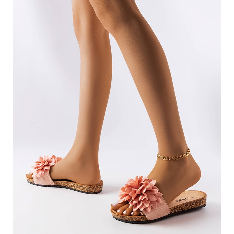 Rosa Hausschuhe mit Farland-Blumen verziert 2